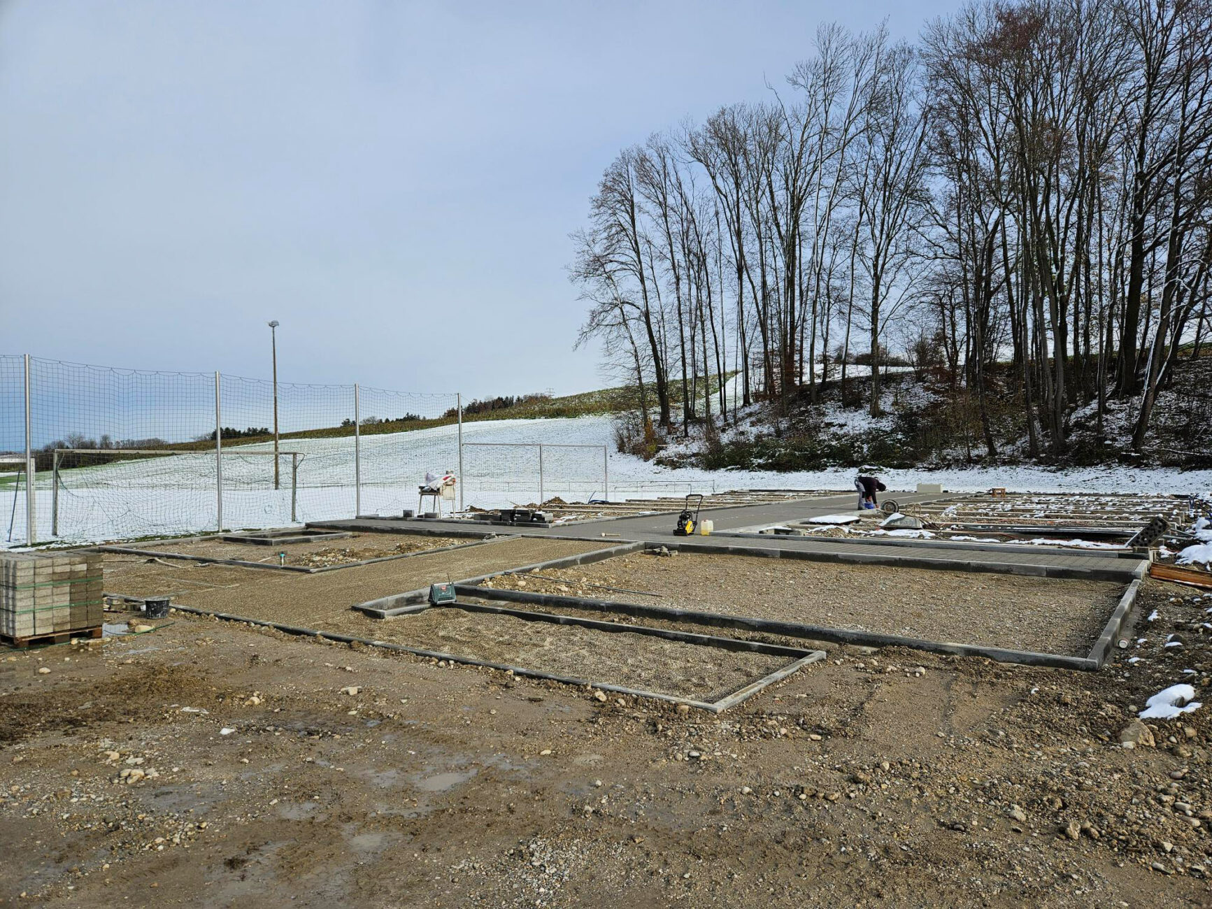 KFB baute Wohnheim für Flüchtlinge in St. Wolfgang in Rekordzeit - 200 Meter Rohre für Kanal und Wasser